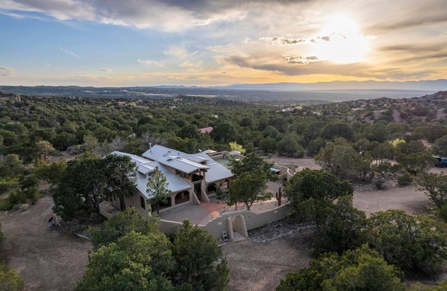 Unique Spacious 5BR/4BA retreat on 5 acres in scenic foothills of Tesuque