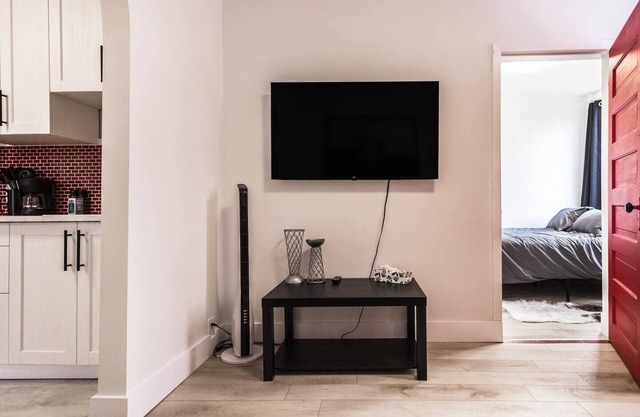 Unique Suite in Historic Ramsay By Stampede/Inglewood/Elbow River w/Parking