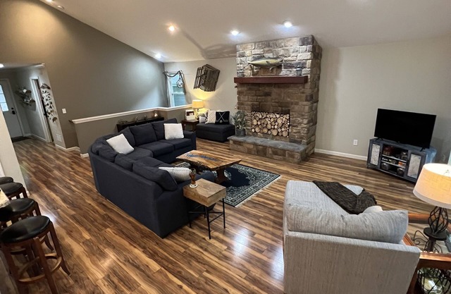 Unwind & Reconnect 4 BD/2BA Family Cottage- check in 4pm or later check out 10am