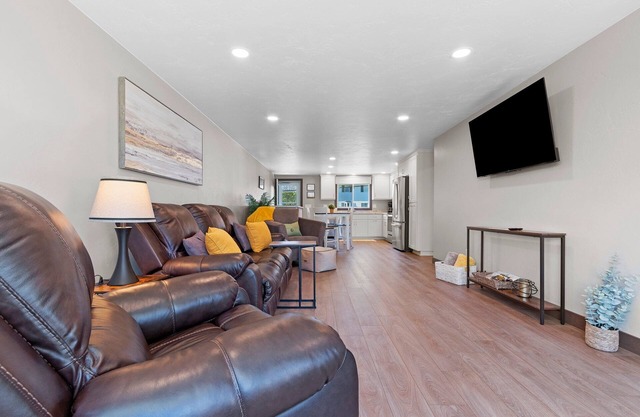 Updated 3 bed 2 bath home. Only 4 min walk to stadium!