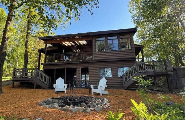 Updated 3 bedroom with open loft sleeps 10 5 sleeping areas on the lake