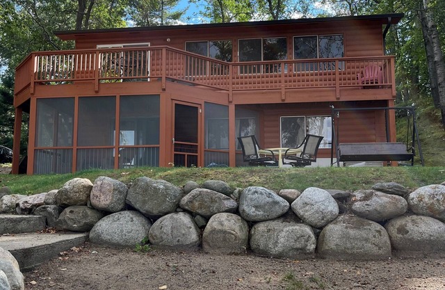 Updated Cabin on Lake Ossawinnamakee w/Paddle Boards & Peddle Boat!