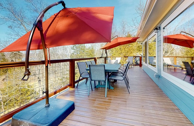 Updated home w/free attraction tickets, private dock, deck, & amazing lake view