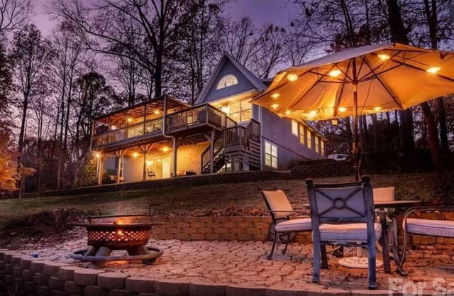 Updated House W/ Fire Pit & Game Room, Sleeps 16+