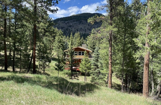 Updated House with 💯% privacy, secluded 2acres & lots of outdoor living areas.