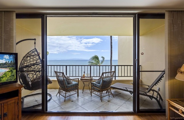 Updated oceanfront gem @ Sugar Beach Resort, Central AC, NO Booking fees!n