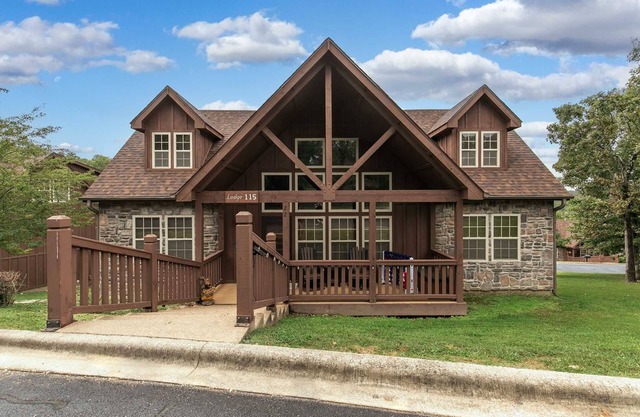 Updated Stonebridge Lodge, Log Beds, Deck with TV and Large Grill , Open Yard | 115