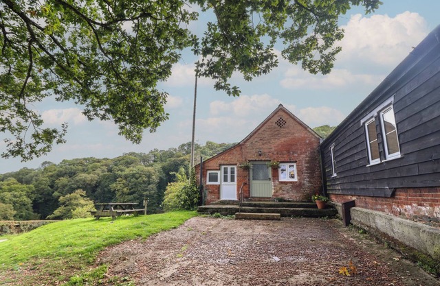 UPPER PANDY FARM, pet friendly, with a garden in Welshpool