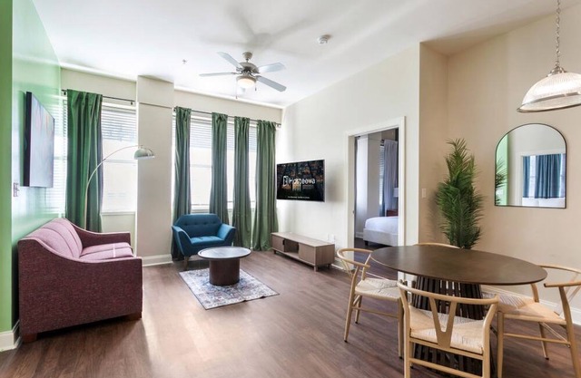 Upscale 2BR Condo Featuring Skyline Pool