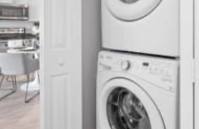 Upscale beach condo conveniently centrally located.