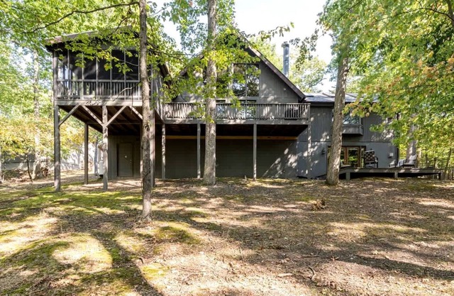 Upscale Cabin with Fire Pit and Pool Access for a Family Trip to Berkeley Springs State Park