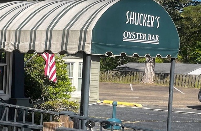 Upscale Cozy Convenient Quality Beds Huge Lake