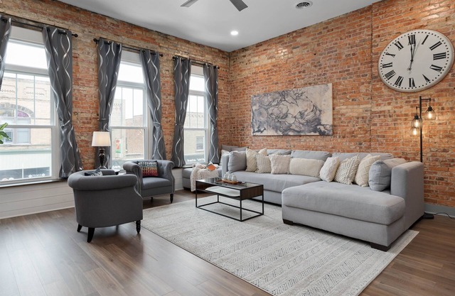 Upscale downtown apt in Amish Country shop & dine