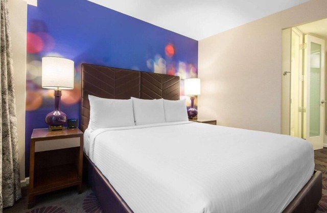 Upscale Living, Deluxe King, The Chicago Hotel Collection Magnificent Mile