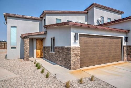 Upscale Moab Home with Red Rock Views and Hot Tub