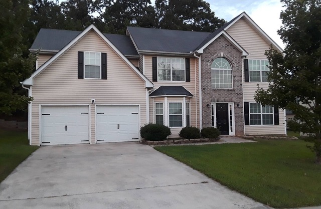 Upscale Modern Home in Very Discreet Neighborhood Near Downtown