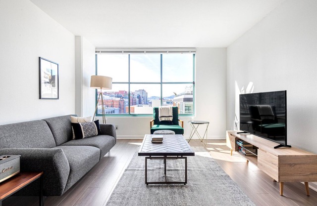 Upscale Waterfront South Beach 1BR w/Pool, Tennis, Spa, by Blueground