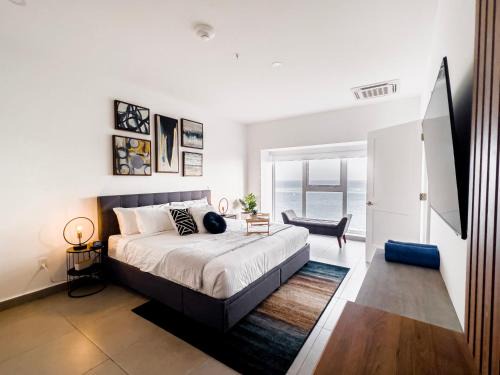 Upscaled And Modern Oceanfront Apartment