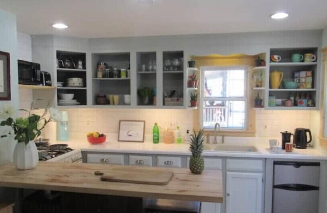 Uptown 2 bedroom w Garden