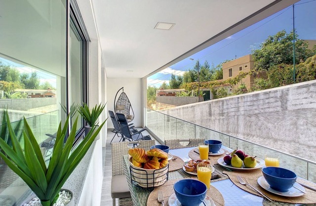 Uptown Apartment - Two Bedroom Apartment, Sleeps 4