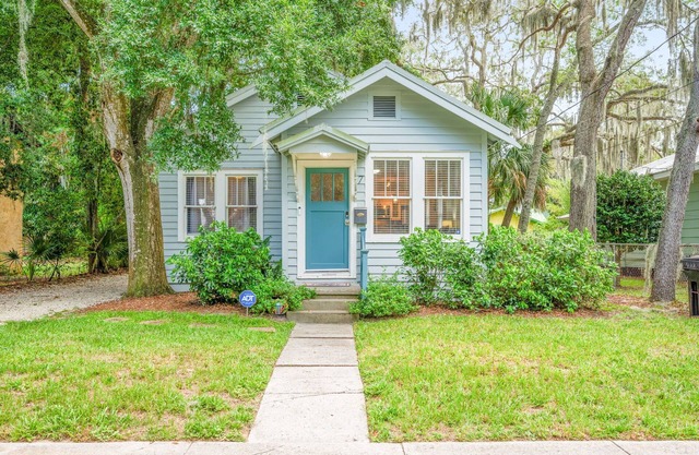 Uptown Escape – Sleeps 6, Pet & Family Friendly