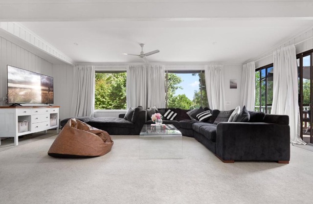 "Uralla" Lovely house with pool