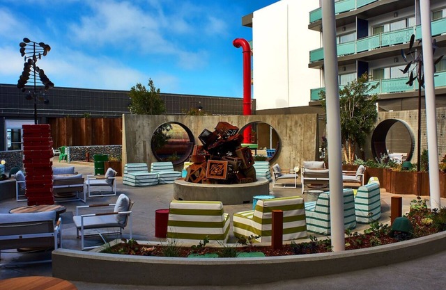 Urban Bay Escape | 3 Units with Views, Art, Games & Iconic Attractions