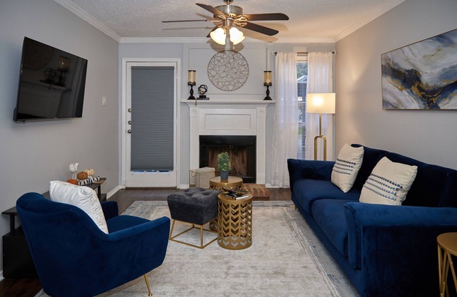 Urban, cozy living on Far North Dallas, Condo Pet-Friendly