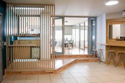 Urban Downtown Suite Xanthi Two Bedrooms Meno Homes 4