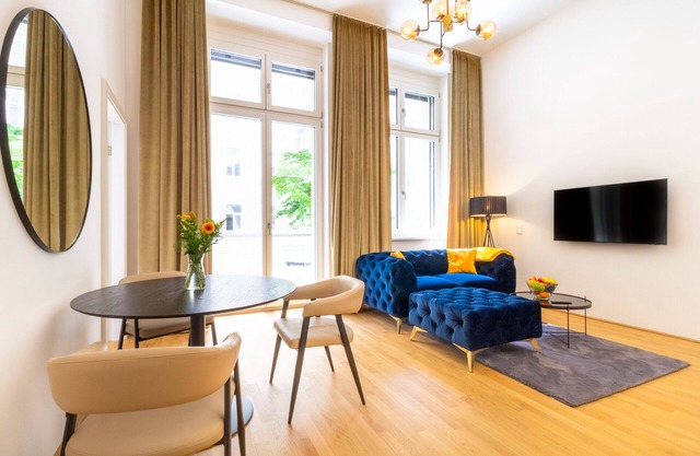 Urban Flat in Vienna | Private & Sunny Balcony