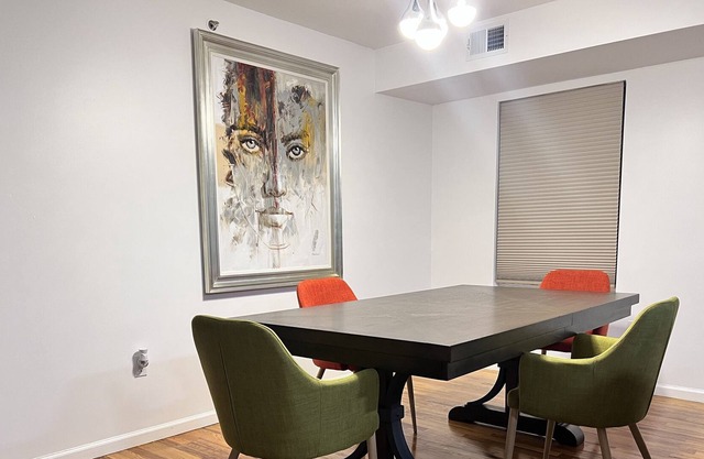 Urban Oasis 3Kings Bed 4 mins from EWR-NYC Downtown Newark