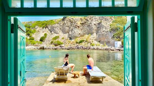 Utopia boutique villa on-in the water between 2 seas ideal 5 people