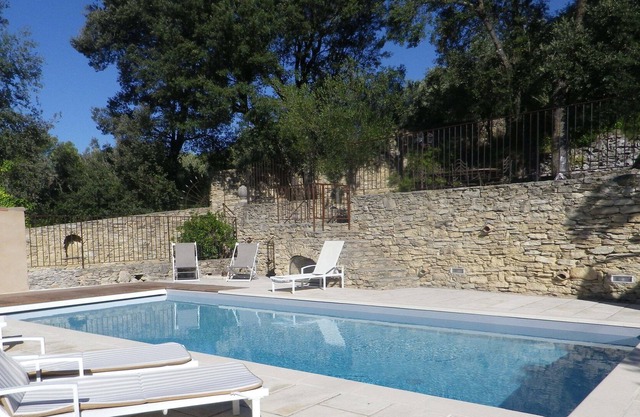 Uzes 4km, exceptional and quiet environment, all shops accessible on foot