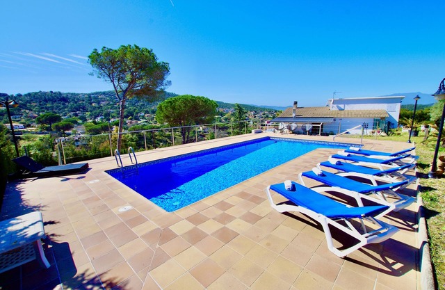 V&V LLORET-Villa Lavinia: beautiful house with private pool, garden + ping-pong