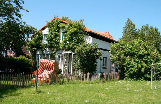Vacation apartment Weißes Haus II with garden in Fehmarn Bojendorf