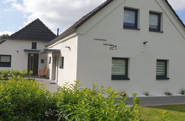 Vacation apartment Meermuschel in Burhave for 2-4 pers. with garden and barbecue by the sea