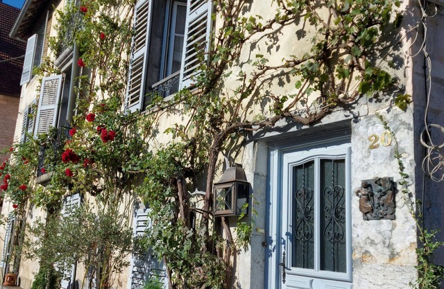 Vacation apartment in 18th century house , nearby Ornans, aside the river