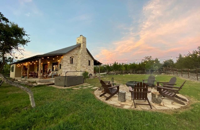 Vacation Cabin Rental with Hot Tub and Fire Pit in Fredericksburg, Texas