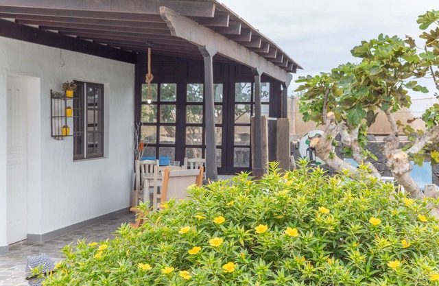 Vacation 'El Cuarto De Moza' with Private Terrace, Shared Garden and Wi-Fi