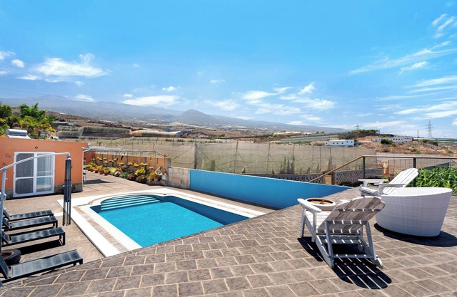 Vacation Apartment 'Finca La Calabacera Roja' with Shared Pool, Private Terrace and Wi-Fi