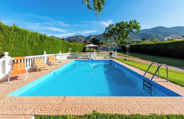 Vacation Home La Casa del Campo de Mis Rapaciños with Mountain View, Wi-Fi, Garden & Terrace