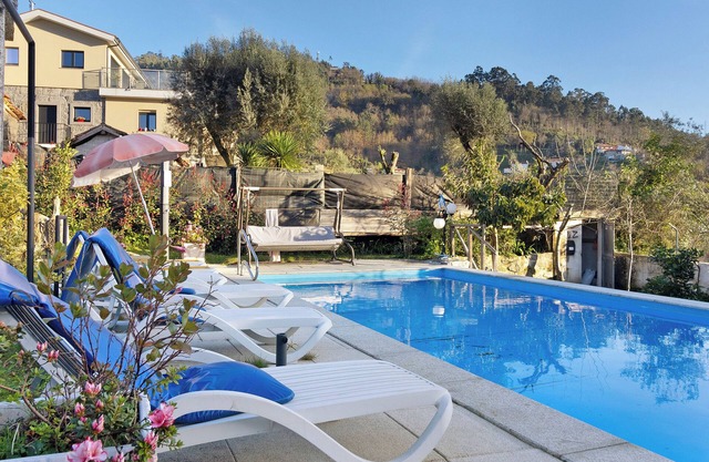 Vacation Home "Alojamento de Crasto - Gerês" with Pool and Wi-Fi