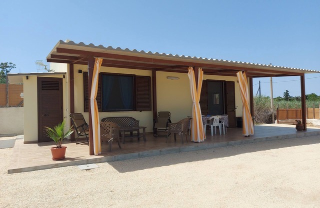 Vacation home a stone's throw from the sea