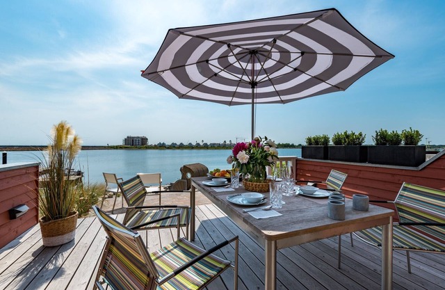 Vacation home "Auszeit" with sauna, fireplace, south-facing terrace and 50 meters to the Baltic Sea beach