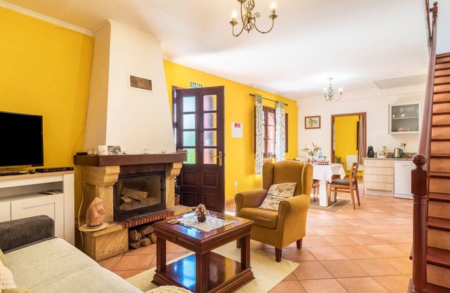 Vacation Home "Casa Lima" with Mountain View, Private Terrace & Wi-Fi