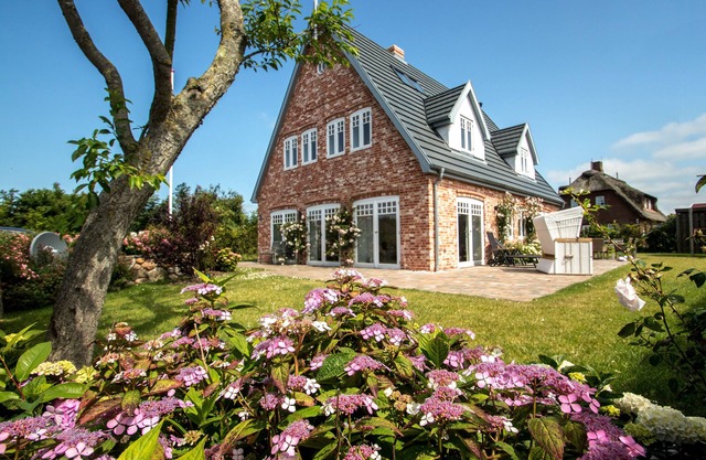 Vacation home for 6 guests with 150m² in Oldsum (109337)