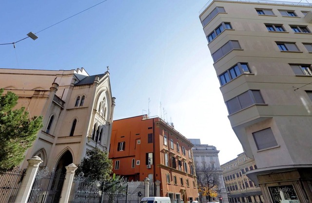 Vacation Home in Rome with 1 bedrooms sleeps 4