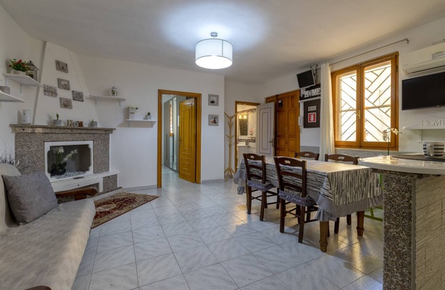 Vacation Home "La Casetta Bianca" with Air Conditioning & Wi-Fi