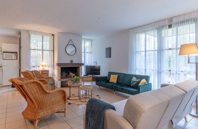 Vacation Home "La Villa Du Château" with Shared Terrace, Private Garden & Balcony