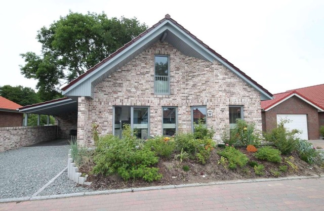 Vacation home near the beach for 6 people and dog with fireplace & garden in a quiet location.
